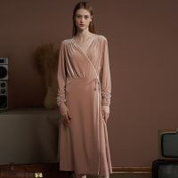 Bride dressing gown long robe female qiu dong new velvet luxuriant nightgown v-neck sleeves can be worn outside the to take