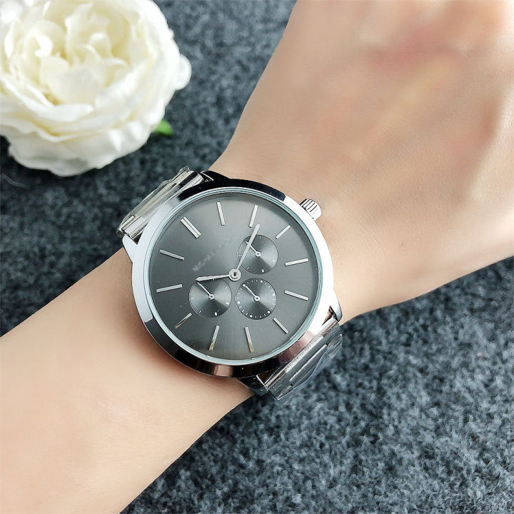 นาฬิกาข้อมือผู้หญิงที่มีสามตาออกแบบตกแต่งของขวัญสำหรับแฟนสาวหรูหรา