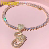 《 DTOU Fashion 》 Iced Out Heart Clasp Cursive Letter สร้อยคอสีเงิน Cubic Zirconia ชื่อ CZ ตัวอักษร Charm Choker สำหรับผู้หญิง HipHop เครื่องประดับ