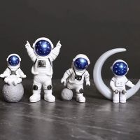 ▧﹍ Resin Astronaut Figure Statue Figurine Spaceman Sculpture Educational Toy Desktop Home Decoration Astronaut Model For Kids Gift