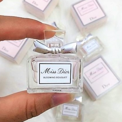 น้ำหอมผู้หญิง-dior-miss-dior-blooming-bouquet-edt-5ml-น้ำหอมสำหรับสุภาพสตรี-น้ำหอมแท้-สัมผัสกับเสน่ห์ที่อ่อนหวานและเย้ายวนในตัวคุณ-สินค้าพร้อมส่ง