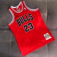 ชุดบูลส์บาสเกตบอล Nba/ พิมพ์ลายปัก No.23 Bulls Qiao Wang 97-98ฤดูกาลชุดบาสเก็ตบอลปักลายชุดเจอร์ซีย์สีแดงหนาแน่นสไตล์ย้อนยุค