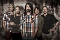 โปสเตอร์ Foo Fighters ฟูไฟเตอส์ Dave Grohl เดฟ โกรล Rock Music Band Poster รูปภาพ  ของสะสม ของแต่งบ้าน ของแต่งห้อง โปสเตอร์แต่งห้อง โปสเตอร์ติดผนัง 77poster