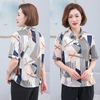 Middle-aged and elderly summer short-sleeved womens loose and casual mother clothes 40-year-old printing new lapel top all-match 2022