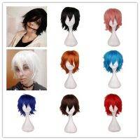 QQXCAIW Wig Pria เครื่องแต่งกายอะนิเมะคอสเพลย์ผมสั้นสีบลอนด์สีแดงสีม่วงสีขาวสีดำวิกผมปลอมวิกผมวันฮัลโลวีนมีหน้าม้าสำหรับผู้ชาย