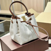 ถุงถังโบราณ Burberry แท้,ถุงปาร์เก้ผ้าใบพาดลำตัวแฟชั่นลดอายุ Bag18 * 17ซม.