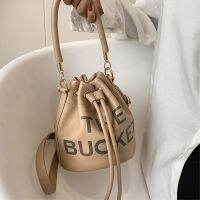 Luxury Drawstring ถังกระเป๋าแบรนด์กระเป๋าถือผู้หญิง Candy สีไหล่ Crossbody กระเป๋าออกแบบกระเป๋าผู้หญิง2023 Tote