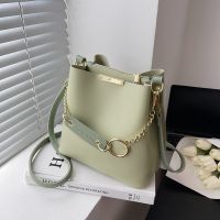 This years popular fashn menger bag womens bag 23 summer new fashn texture et bag e shoulder bag -Bao23724☑♛