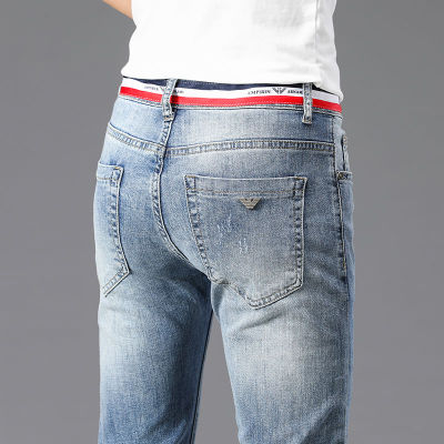 กางเกงยีนส์สีอ่อนของผู้ชายกางเกงปักลายอินเทรนด์ผ้าบางสำหรับฤดูร้อนลำลองเข้ากับทุกชุด