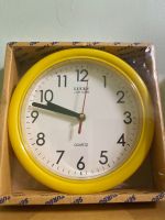 นาฬิกาติดผนัง Lucky รหัส 109-W  นาฬิกาแขวนผนังรหัส 109  ขนาด 8 นิ้ว  นาฬิกา ทรงกลม   แบบเดินกระตุก