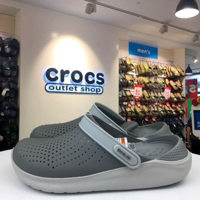 Crocs บุคลิกภาพคลาสสิกผู้ชายและผู้หญิงรองเท้าลำลองที่สะดวกสบายแฟชั่นคลาสสิกรองเท้าแตะกันลื่น