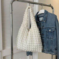 cloud puff flower shoulder bag กระเป๋าสะพายฟูกลายดอกไม้ ไม่มีพวงกุญแจ พร้อมส่ง