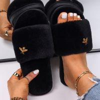 【CW】 2022 Fluffy Slippers Gold Metal Cute bee Faux Fur Slides Women Sandals Platform Flip Flops Indoor Slippers Luxury Flat Shoes