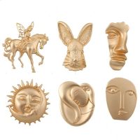 FFLACELL 2020 New Vintage Fashion Metal Golden Abstract Face Horse Rabbit Sun Moon Brooch for Women Girls Gift Party Bijoux