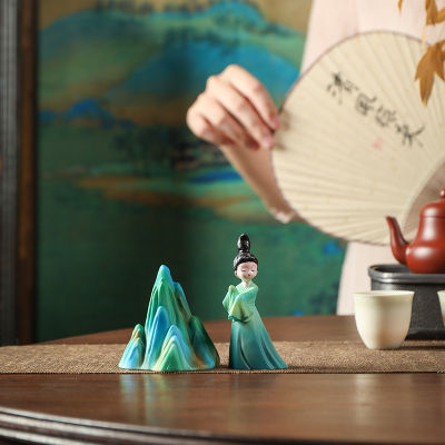 เรซิ่นสร้างสรรค์เปลี่ยนสีเครื่องประดับชาชาขนาดเล็กสัตว์เลี้ยงเล่น Jiangshan ความงามผู้ถือปากกาพิธีชงชาช้อนส้อม