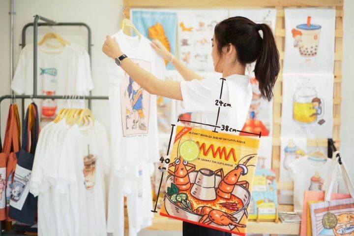 new-a-group-of-dogs-canvas-tote-bag-กระเป๋าผ้าแคนวาสลายแกงค์หมา