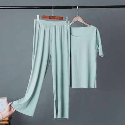 {Xiaoli clothing} ชุดกางเกงขนาดใหญ่สีเขียว2022ผู้หญิงฤดูXiaoli clothing39; S S ผ้าไอซ์ซิลค์สุดเท่บางๆหลวมเอวสูงชุดนอนแบบสบายๆใส่ในบ้านกางเกงขาม้า