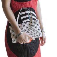 Issey Miyake 7X12 grid mini mini rock treasure womens rhombus folding shopping bag mobile phone bag portable