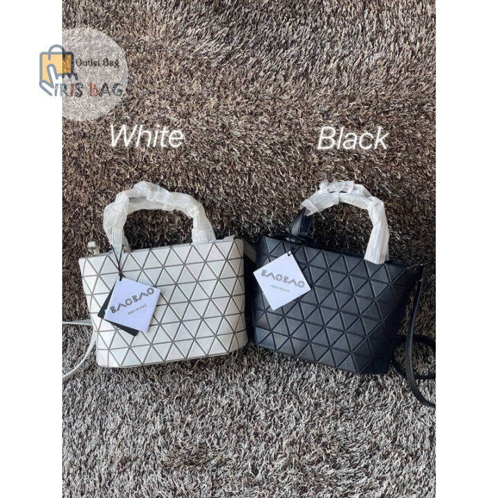 small-bao-issey-miyake-matte-crystal-tote-bag-001