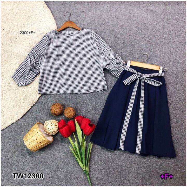 tw12300-set-2-ชิ้น-เสื้อลายสก็อตแขนย่น-กระโปรงสั้นผูกเอว