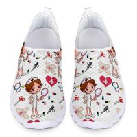 【LZ】hechishiwangpengzhuangshiyouxianzerengongsi Cartoon Nurse Doctor Print Women Sneakers Slip on Light Mesh Shoes Summer New Breathable Flats Shoes Zapatos Planos Plus Size