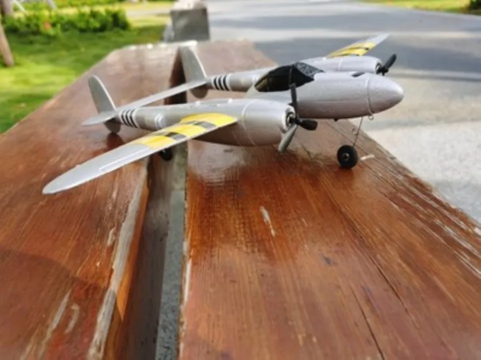 Csoc Aeronaves De Controle Remoto Com Luz B17 B16 F22 Drop-resistant  Fixe-asa Planador Espuma Aviões Rc Aviões De Avião - Aviões De Controle  Remoto - AliExpress