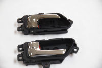 ของแท้ภายในมือจับประตู Assy สำหรับ Hyundai Genesis Coupe 2010-2012 826102M510 826202M510