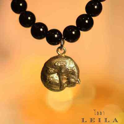 Leila Amulets พญาแมว กินหาง ห่วงห้อย (พร้อมกำไลหินฟรีตามรูป)