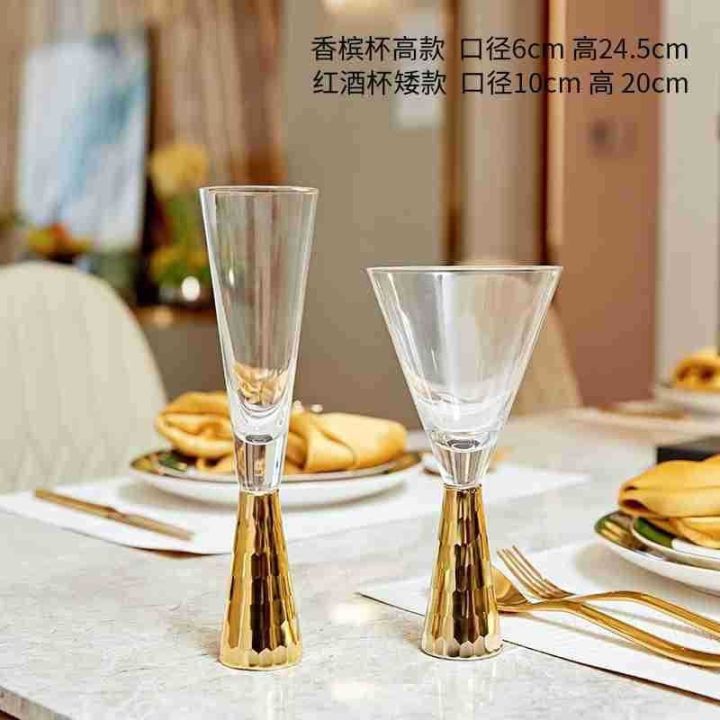 ห้องตัวอย่างกระจกแก้วไวน์ตรงพร้อมที่โชว์โต๊ะแก้วไวน์แดงภาษาศาสตร์แก้วแชมเปญ
