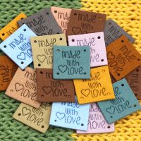 Square Handmade With Love Labels Handmade Tags Leather Label for Clothing DIY Hats Knitted Hand Made Sewing Accessories 20Pcs Stickers Labels