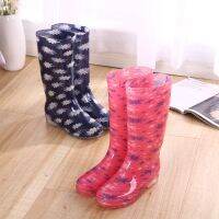 COD Rain BOOTS Womens High-Tube Tendon ด้านล่างลื่นกันน้ำ Plus ผ้าฝ้ายกำมะหยี่ยาวท่อน้ำรองเท้า Mid-Tube น้ำรองเท้าผู้หญิงผู