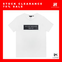 (SIX P.M.) REGULAR WHITE T-SHIRT WITH SPM PRINTED LOGO / เสื้อยืดคอกลม ขาว พิมพ์ลาย กราฟฟิก สกรีนยาง / S19