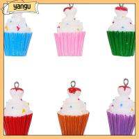 YANGU 30 Pcs เส้นผ่านศูนย์กลาง24มม. จี้เรซิ่น faux CUP cake พลาสติก imiated Food Charm พร้อมห่วง ความยาว29มม. รู: 2mm จี้เรซิ่น3D สีสันสดใสถ้วยหวานเค้กอาหาร Charm 6-สี เรซิน เครื่องรางเค้กหวานอาหารน่ารัก งานฝีมือดีไอวาย