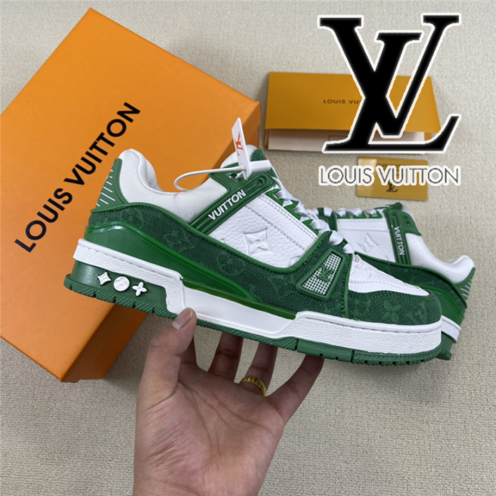 Lv trainer leather low trainers Louis Vuitton Green size 43 EU in
