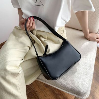 [ready stock] New retro bag womens all-match solid color French underarm bag shoulder handbag 新款时尚复古包包 女百搭纯色法式腋下包单肩手提包