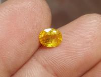 พลอย บุษราคัม บางกะจะ 0.86 ct. { Yellow Sapphire THAILAND } ** เผาBE ** -รูปทรง ไข่ -ขนาด 5.0 x 6.2 x 2.9 mm. -ความสะอาด VS -ค่าความแข็ง 9 -แหล่งที่มา บางกะจะ จันทบุรี