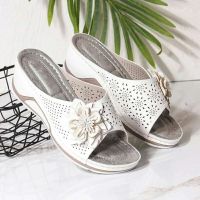 New Womens Slippers Casual Flower Hollow Wedge Beach Shoes Outdoor Fashion Platform Comfortable Non-slip Sandals Chinelo Macio