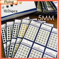 FLYING 10/24pcs ของขวัญสาวน่ารัก หัตถกรรม ตุ๊กตาจิ๋ว เสื้อผ้าตุ๊กตา DIY หัวเข็มขัดโลหะ หัวเข็มขัดเย็บเสื้อผ้า ปุ่มมินิ