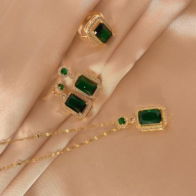 Emerald Necklace Female Zircon Crystal Necklace Female Retro Fashion Versatile Temperament Jewelry Necklace Female