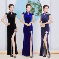 2022 ฤดูใบไม้ร่วงใหม่กำมะหยี่ทองเดินแบบ Cheongsam สีทึบเย็บปักถักร้อยแขนสั้นหรูหราจัดเลี้ยงแสดงชุดสุภาพสตรี