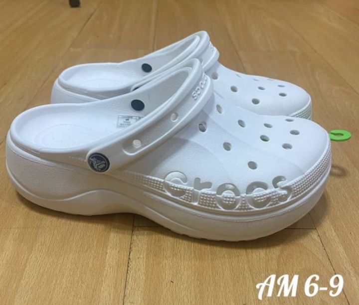 รองเท้าแตะผู้หญิง-crocs-classic-platform-รองเท้าผู้หญิง-รองเท้ารัดส้น-รองเท้าแตะลำลอง-crocs-ผู้หญิง-รองเท้าเผื่อสุขภาพ