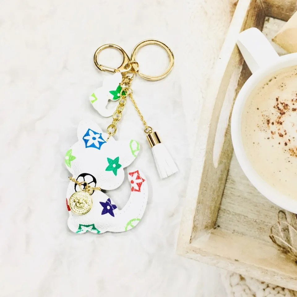 Presyo ng aktibidad】 Luxury Fashion LV cat Keychain Keyring Car chain lous  vuitton checkerd bag charm women accessories