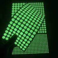 392pcs Luminous Dots Wall Stickers Glow in the Dark Peel and Stick Creative DIY Fluorescent Wall Decals Christmas Decor