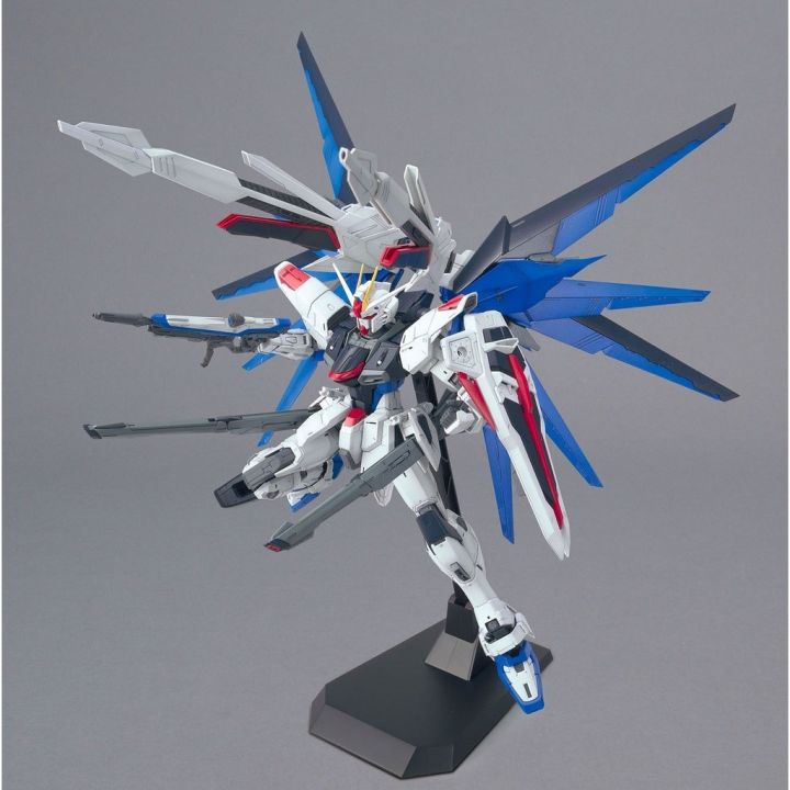 bandai-mg-1-100-freedom-gundam-v2-0