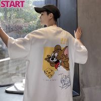 START การ์ตูน ? อย่าพลาดเสื้อยืดสุดน่ารักตัวนี้  เสื้อยืดผู้ชาย? Cartoon Couple T-shirt Summer Anime Short-sleeved T-shirt Men Hong Kong Style Simple And Versatile Five-point Sleeve Top Trend Loose T-shirt Men