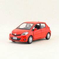 1:36 Toyota Yaris/vitz หุ่นอัลลอยประตูแบบหล่อขึ้นรูปจำลองประตูแบบดึงกลับของขวัญวันเกิดของเล่นเด็ก Gratis Ongkir