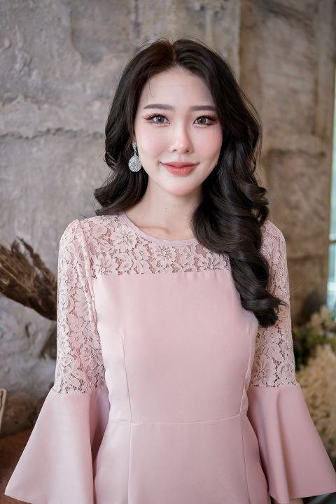 2-สี-เทา-ชมพูนู้ด-ชุดเดรสออกงาน-ผ้าสีพื้นแต่งลูกไม้แขนระฆัง-สวยเรียบหรู-เดรสเกาหลี-นุ่มใส่สบาย-s-3xl-คัตติ้งสวยมีซับในอย่างดีค่ะ