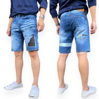 TPPJEANS Shorts Mens TM43 กางเกงยีนส์แฟชั่นขาสั้นชายเหนือเข่า สีบลูฟอก แต่งแถบหนัง ปะสกรีน งานเนี้ยบ ป้ายยหนังแท้ เป้าซิป Size 28-36