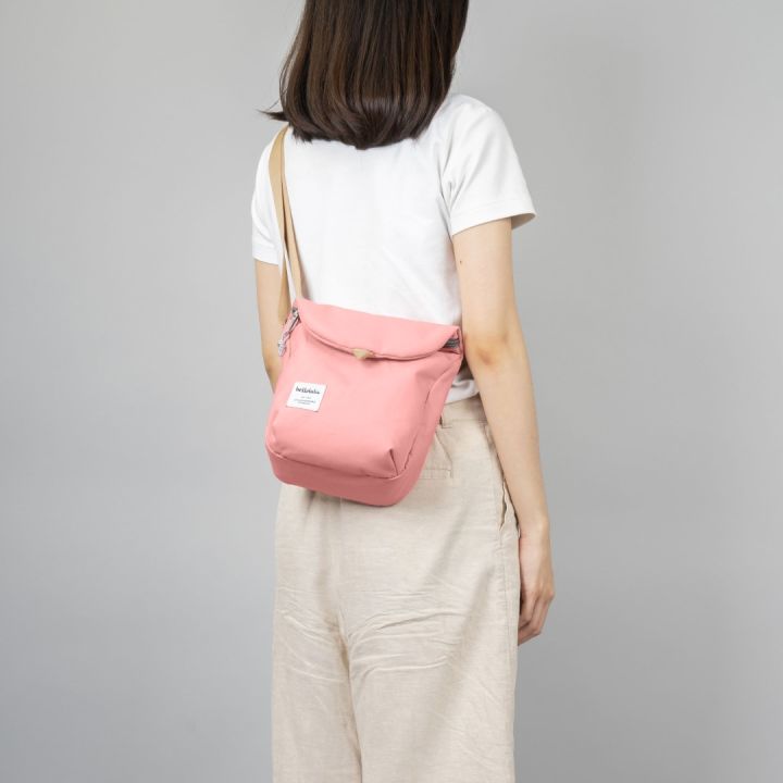 hellolulu-รุ่น-desi-สี-seasonal-กระเป๋าสะพายข้าง-กระเป๋าสะพายไหล่-crossbody-bag-กระเป๋าสะพายผู้ชาย-ผู้หญิง