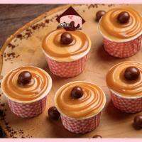 ? SALTY CARAMEL CUPCAKE 10Cup เค้กช็อกโกแลต เนื้อนุ่ม  แต่งหน้าด้วยครีมคาราเมล  ส่งด่วนในวันด้วยLalamove เค้กวันเกิด